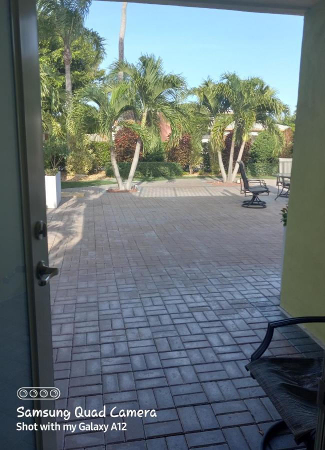 Capri Inn & Apartments Lake Worth Beach Exteriör bild